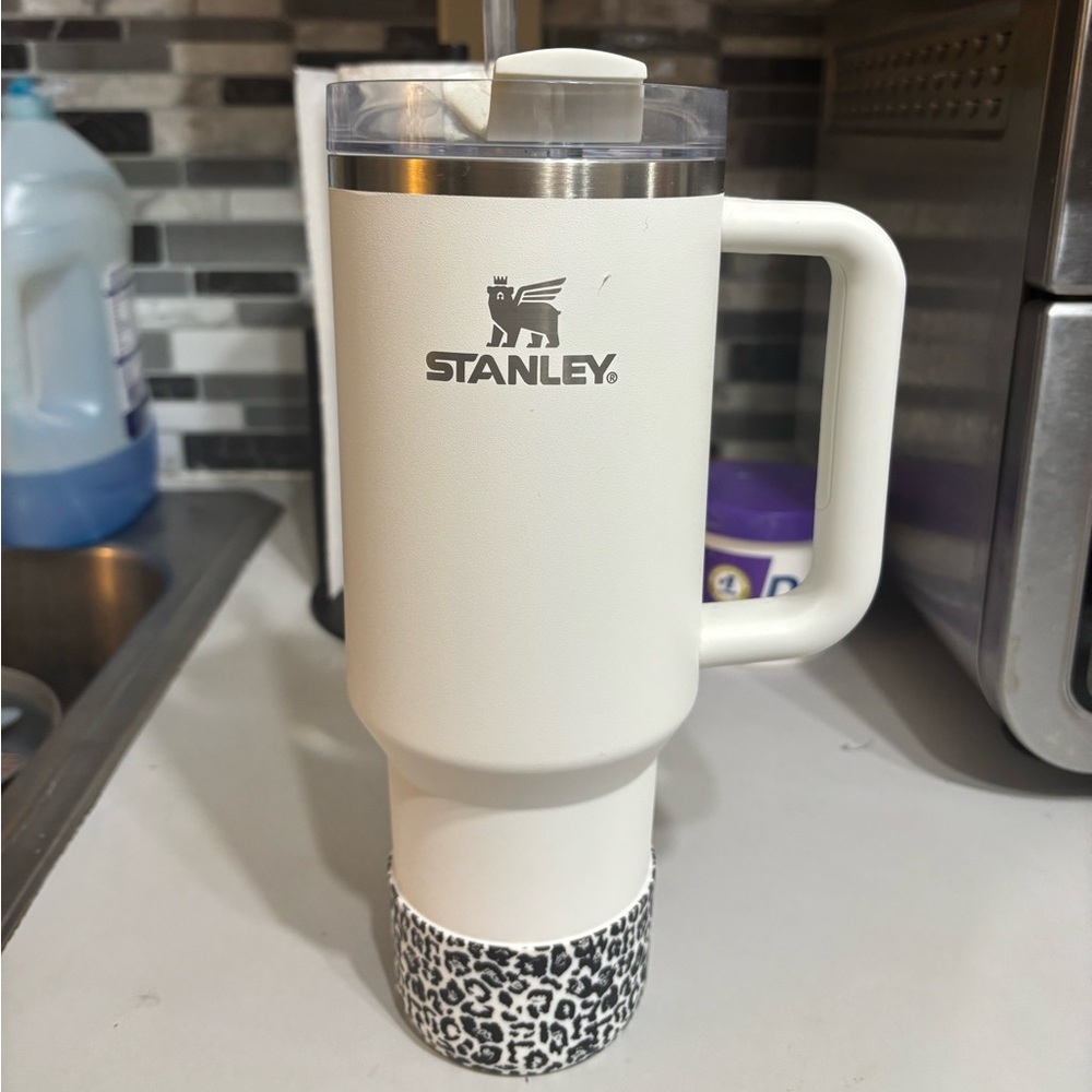 Hearth & Hand by Magnolia White 40oz Stanley